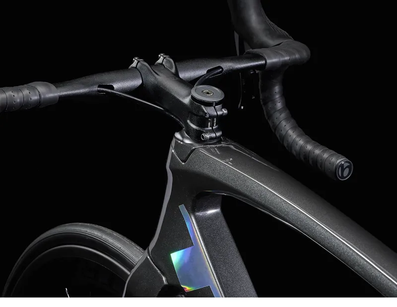 Trek Madone SL 6 Disc 2 Road Bike in Black-5